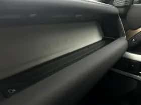 Land Rover Defender (2021) thumbnail 33