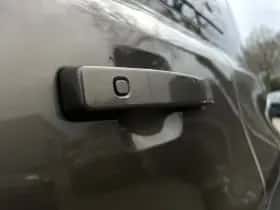Land Rover Defender (2021) thumbnail 36