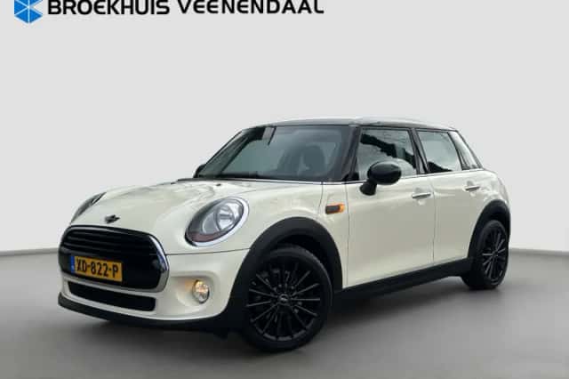 MINI Cooper (2017) thumbnail 1