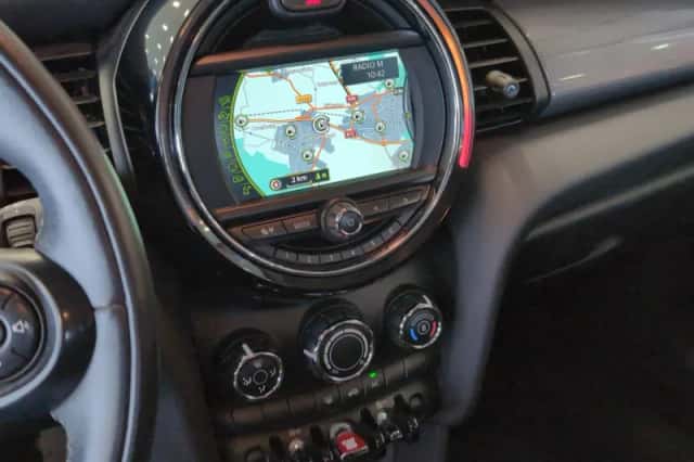 MINI Cooper (2017) thumbnail 16