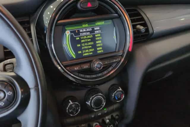 MINI Cooper (2017) thumbnail 17