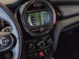 MINI Cooper (2017) thumbnail 18