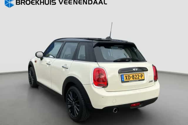 MINI Cooper (2017) thumbnail 3