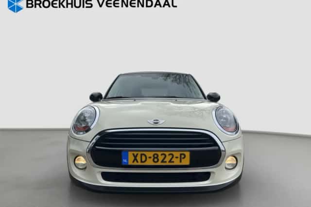 MINI Cooper (2017) thumbnail 4