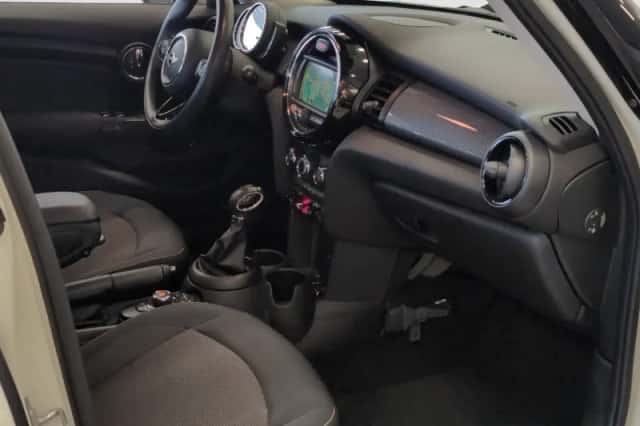 MINI Cooper (2017) thumbnail 9