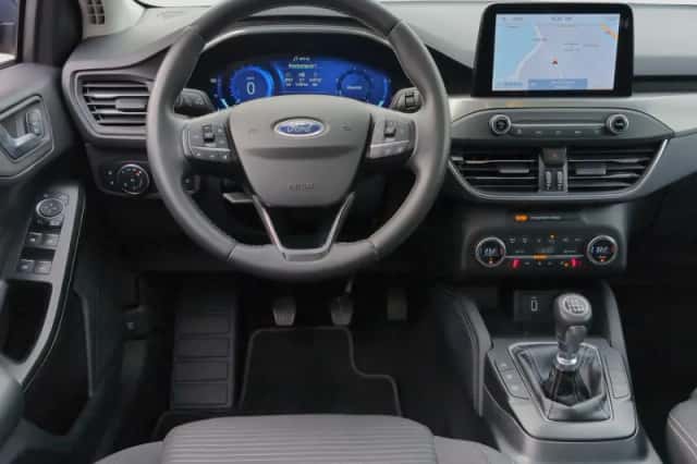 Ford Focus (2020) thumbnail 2