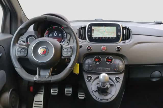 Fiat 500 (2019) thumbnail 2