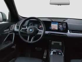BMW X1 (2023) thumbnail 2