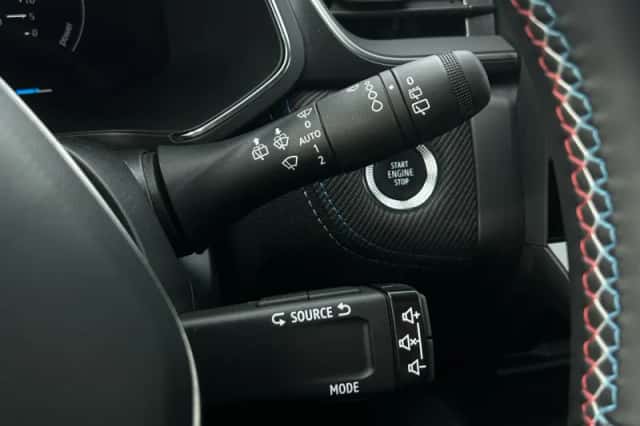 Renault Captur (2024) thumbnail 16