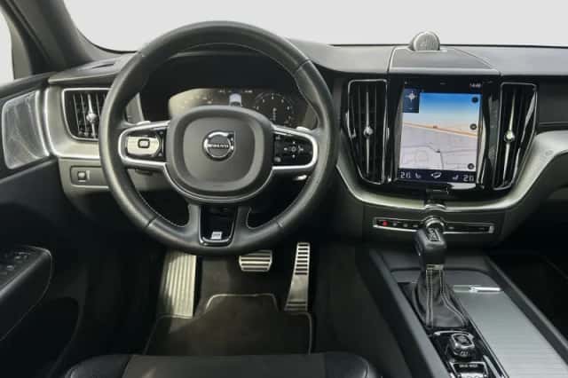 Volvo XC60 (2017) thumbnail 2