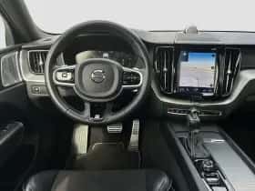 Volvo XC60 (2017) thumbnail 2