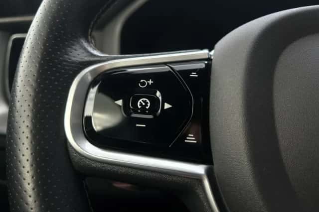 Volvo XC60 (2017) thumbnail 15