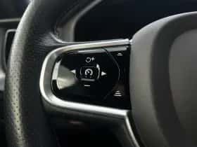 Volvo XC60 (2017) thumbnail 15