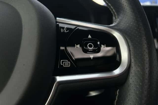 Volvo XC60 (2017) thumbnail 16