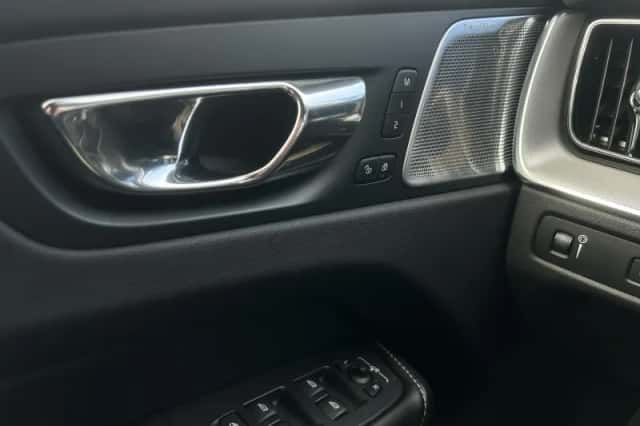 Volvo XC60 (2017) thumbnail 18