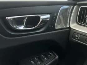 Volvo XC60 (2017) thumbnail 18