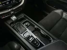 Volvo XC60 (2017) thumbnail 21