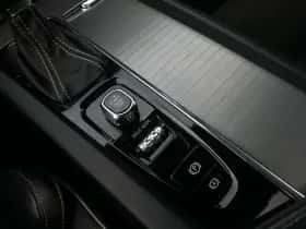 Volvo XC60 (2017) thumbnail 23