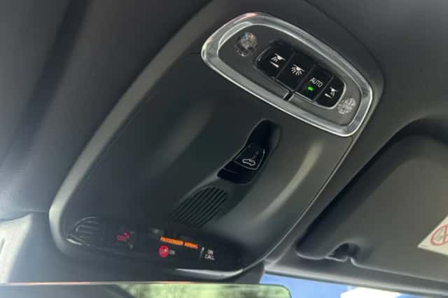 Volvo XC60 (2017) thumbnail 25