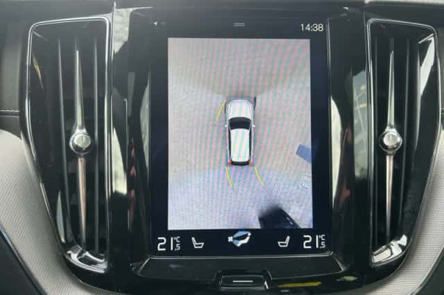 Volvo XC60 (2017) thumbnail 28
