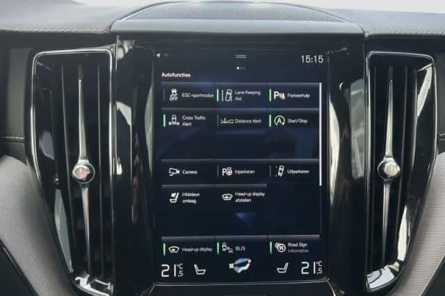 Volvo XC60 (2017) thumbnail 32