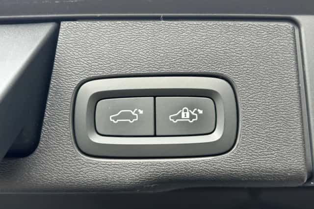 Volvo XC60 (2017) thumbnail 34