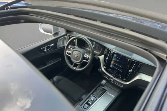 Volvo XC60 (2017) thumbnail 8