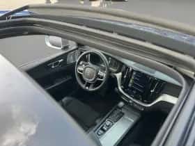 Volvo XC60 (2017) thumbnail 8