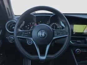 Alfa Romeo Giulia (2019) thumbnail 12
