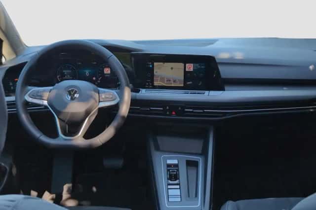Volkswagen Golf (2020) thumbnail 2