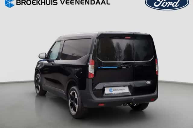 Ford E-Transit Courier (2026) thumbnail 3