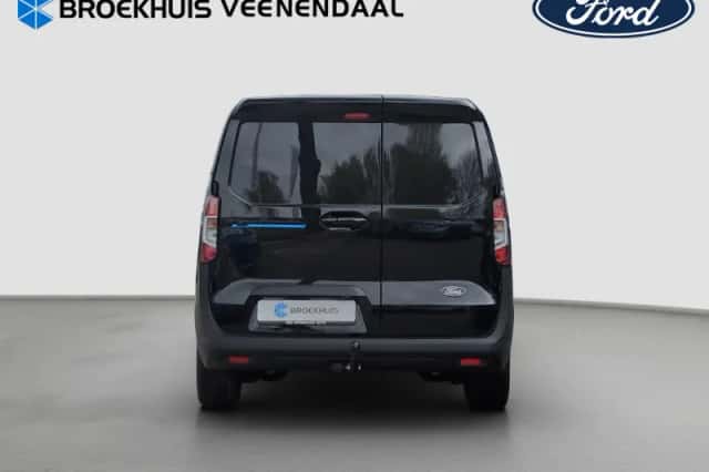 Ford E-Transit Courier (2026) thumbnail 5