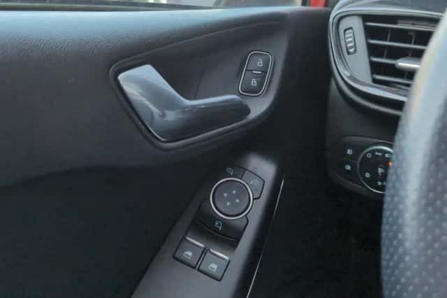Ford Fiesta (2018) thumbnail 19