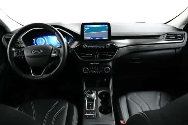 Ford Kuga (2023) thumbnail 2