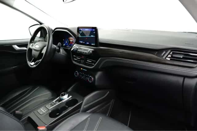 Ford Kuga (2023) thumbnail 9