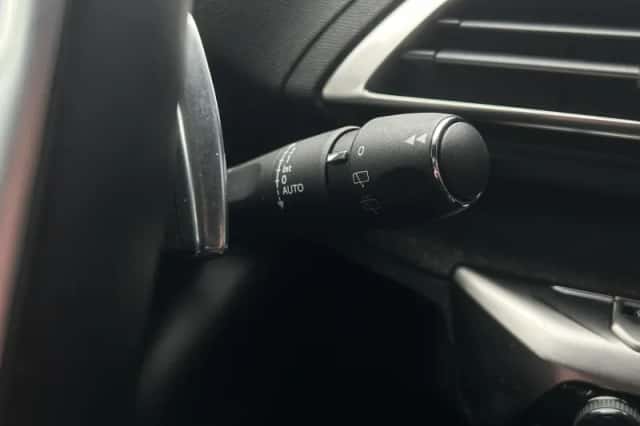 Peugeot 3008 (2019) thumbnail 18