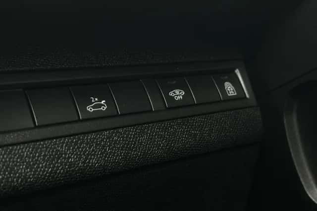 Peugeot 3008 (2019) thumbnail 19
