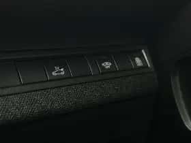 Peugeot 3008 (2019) thumbnail 19