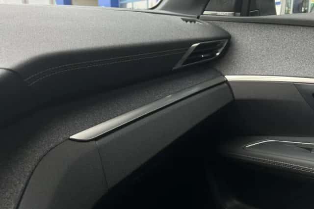 Peugeot 3008 (2019) thumbnail 26