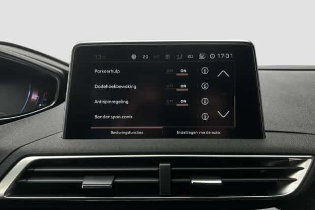 Peugeot 3008 (2019) thumbnail 32