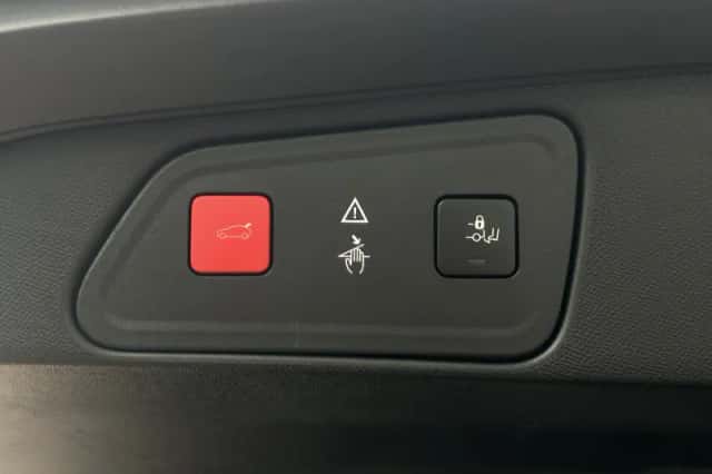 Peugeot 3008 (2019) thumbnail 35