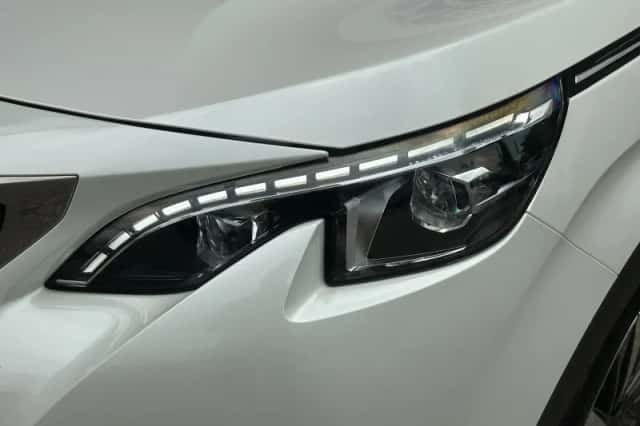 Peugeot 3008 (2019) thumbnail 36