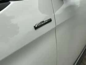 Peugeot 3008 (2019) thumbnail 37