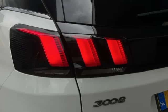 Peugeot 3008 (2019) thumbnail 39