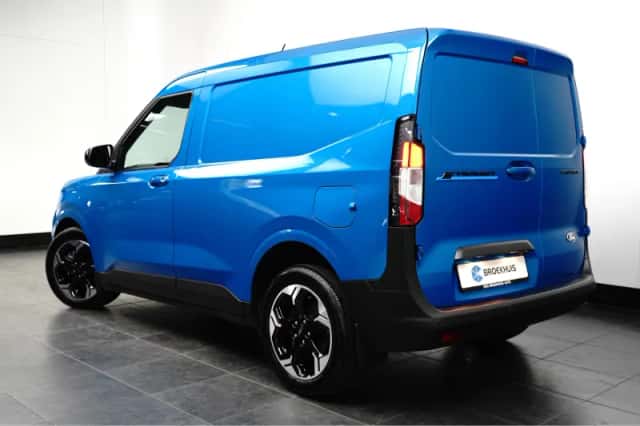 Ford E-Transit Courier (2025) thumbnail 5