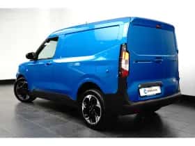 Ford E-Transit Courier (2025) thumbnail 5