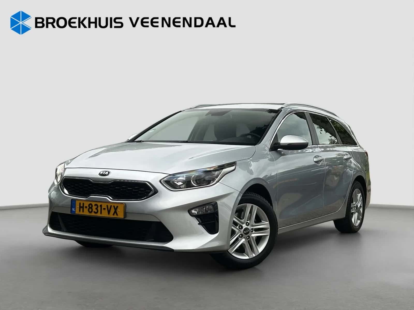 Kia Ceed Sportswagon (2020) — foto 1