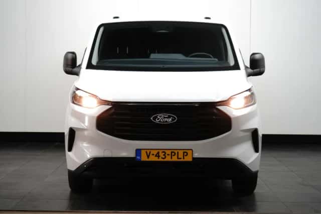 Ford Transit Custom (2024) thumbnail 2