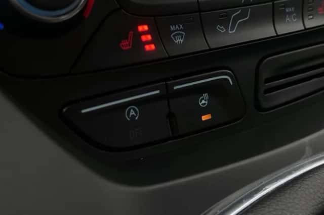 Ford Kuga (2018) thumbnail 16