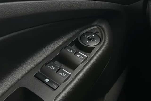 Ford Kuga (2018) thumbnail 17